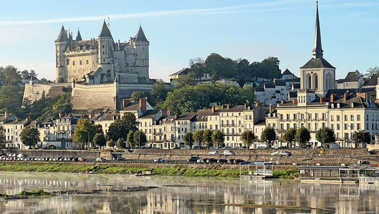 The Chateau de Saumur on the Vienne River houses a museum dedicated to equestrian tradition as well as a dungeon and a watchtower.