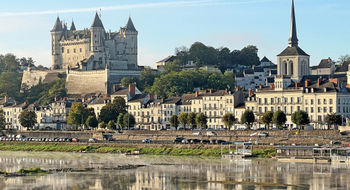 The Chateau de Saumur on the Vienne River houses a museum dedicated to equestrian tradition as well as a dungeon and a watchtower.