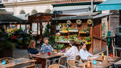 Diners at the Kutschkermarkt in Vienna.